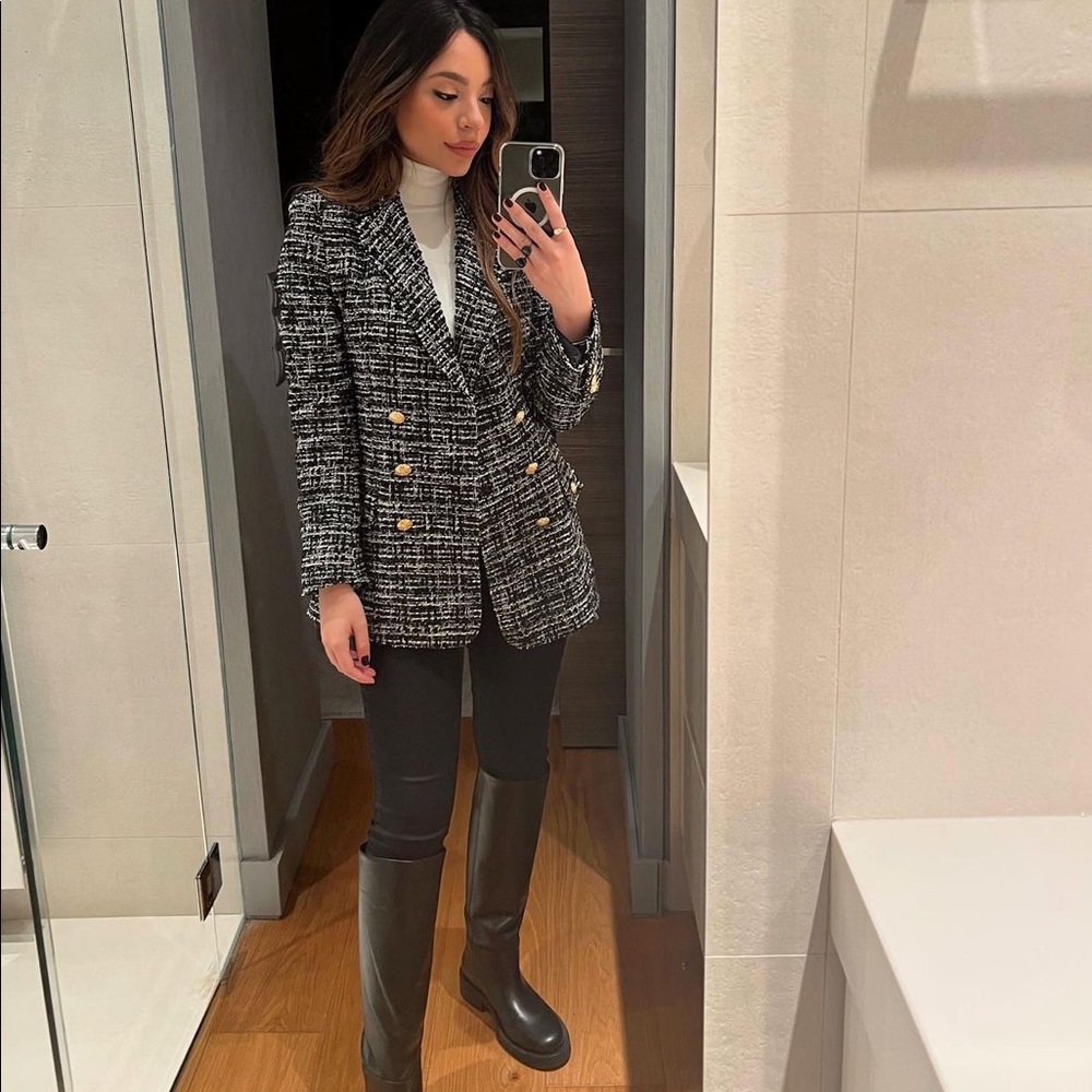 Flash sale Zara  tweed blazer blogger’s fav